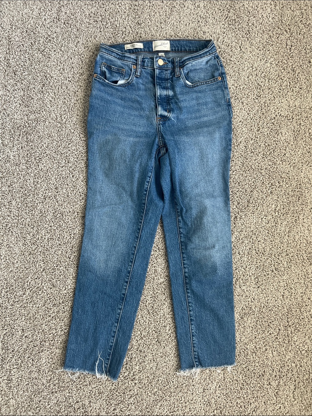 Universal Thread Mid-Rise Straight Leg Jeans in Medium Blue Wash